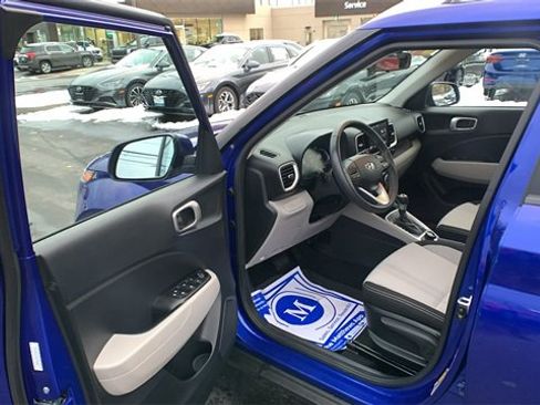 Used 2024 Hyundai Venue SEL image 9