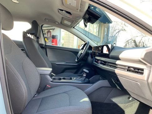 Used 2025 Kia K4 LXS image 36