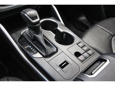 Used 2023 Toyota Highlander LE image 28