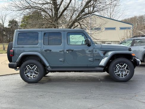 New 2026 Jeep Wrangler Unlimited Sahara AWD/4WD image 3