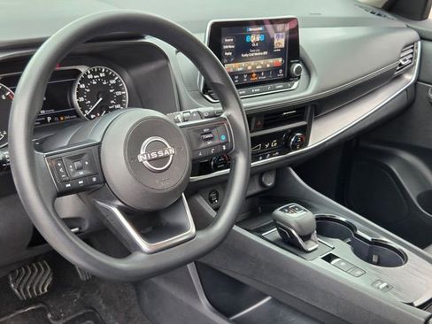 Used 2024 Nissan Rogue SV FWD image 8