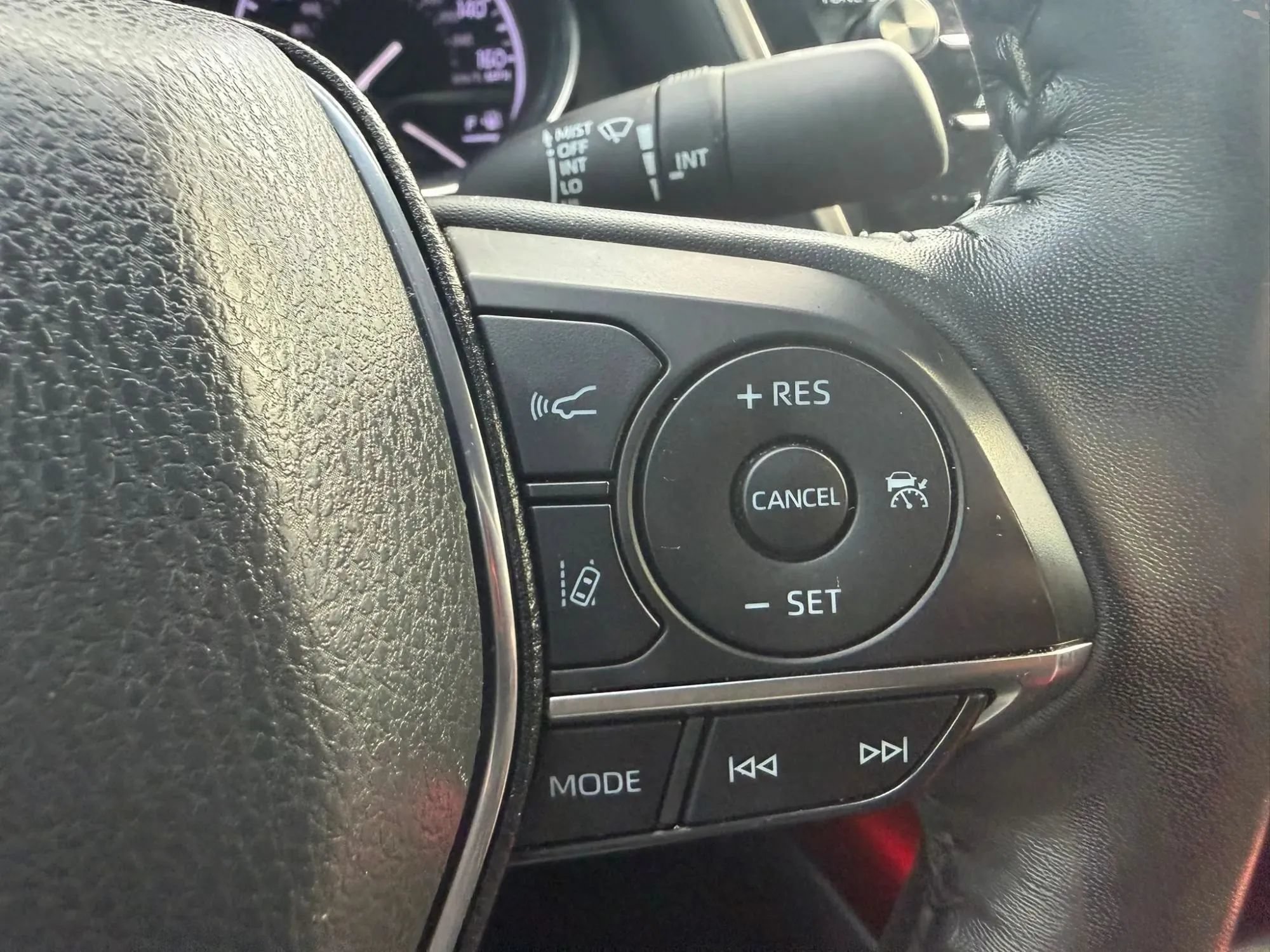 Used 2020 Toyota Camry XLE w/ Navigation Package FWD image 14