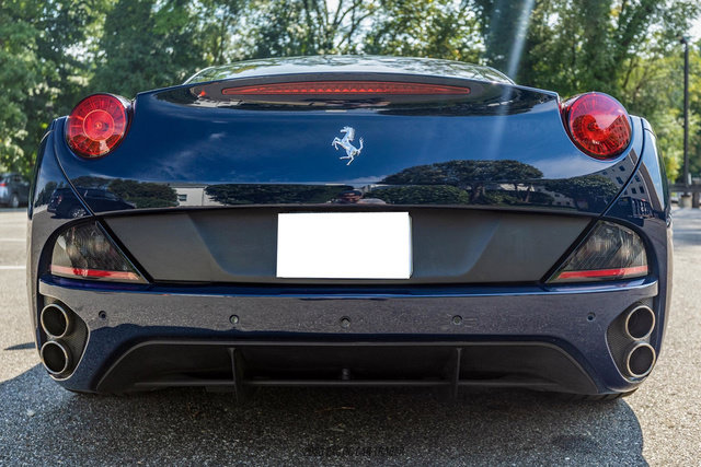 Used 2012 Ferrari California RWD image 16