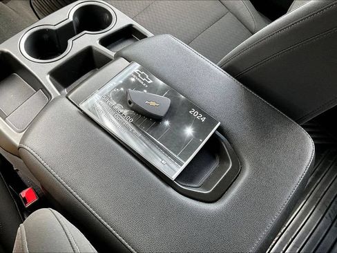 Used 2024 Chevrolet Silverado 1500 LT AWD/4WD image 40