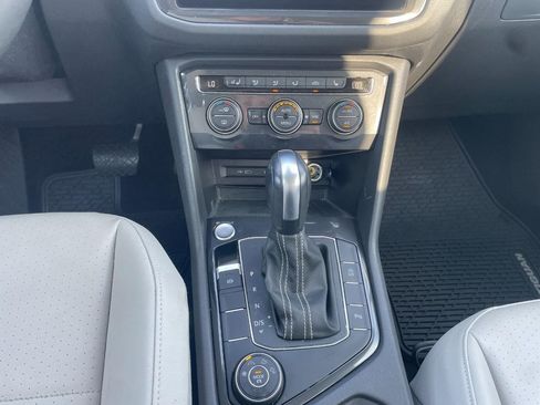 Used 2021 Volkswagen Tiguan SEL AWD/4WD image 44