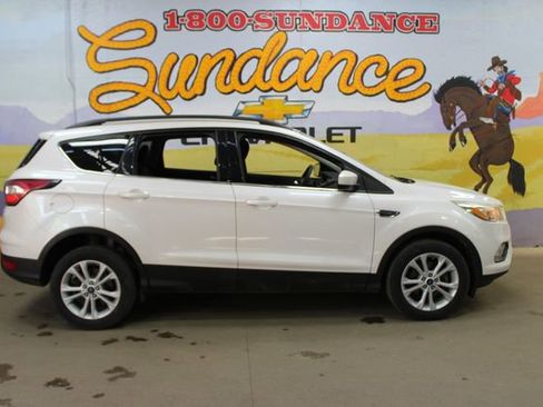 Used 2017 Ford Escape SE FWD image 1