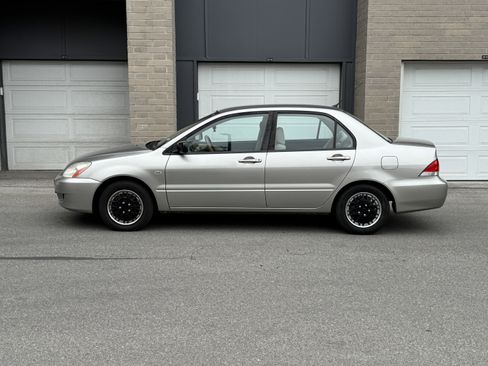 Used 2004 Mitsubishi Lancer ES FWD image 2