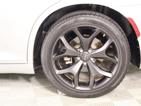 Used 2023 Chrysler 300 Touring w/ Sport Appearance Package RWD image 17