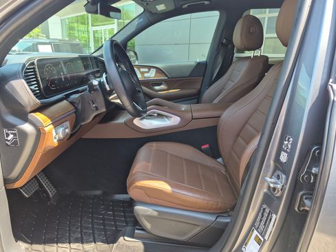 Used 2024 Mercedes-Benz GLS 580 4MATIC image 15