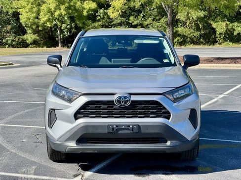 Used 2021 Toyota RAV4 LE image 12