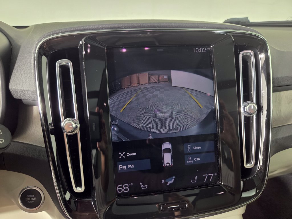 Used 2022 Volvo XC40 T4 Inscription FWD image 11