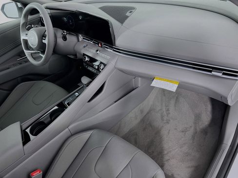 New 2025 Hyundai Elantra SEL FWD image 22
