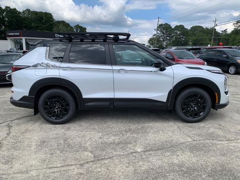 New 2025 Mitsubishi Outlander Trail Edition image 2