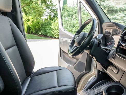 Used 2023 Mercedes-Benz Sprinter 2500 image 52