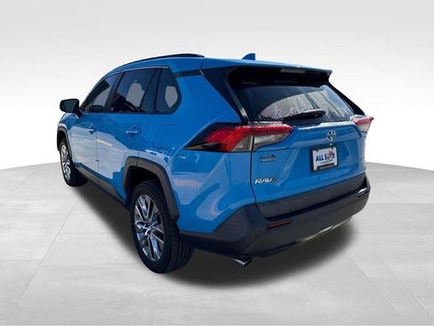 Used 2020 Toyota RAV4 XLE Premium image 5