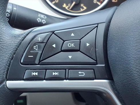 Used 2020 Nissan Rogue Sport SV FWD image 25