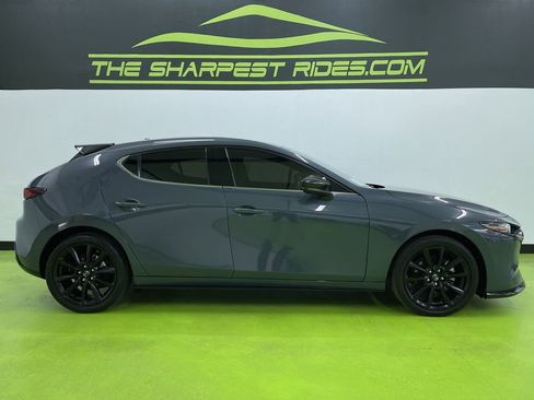 Used 2021 MAZDA MAZDA3 Hatchback w/Premium Plus Pkg image 11