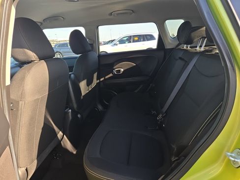 Used 2016 Kia Soul + FWD image 11
