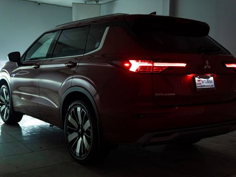 New 2025 Mitsubishi Outlander SE image 34