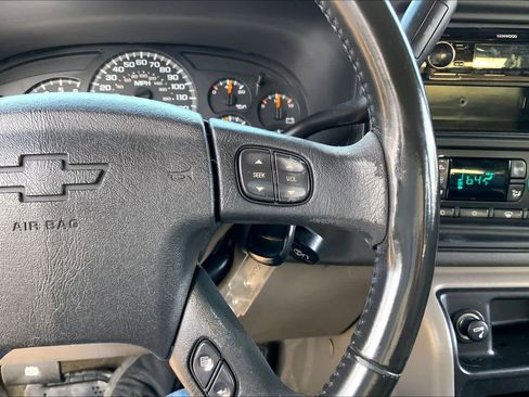 Used 2004 Chevrolet Suburban Z71 w/ Preferred Equipment Group image 25