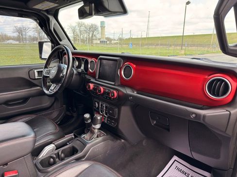 Used 2020 Jeep Gladiator Rubicon w/ Advanced Safety Group AWD/4WD image 39