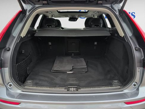 Used 2019 Volvo XC60 T5 Momentum image 4