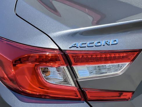 Used 2018 Honda Accord LX image 25