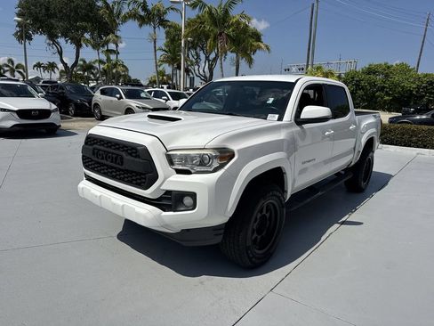 Used 2016 Toyota Tacoma TRD Sport w/ Towing Package RWD image 9