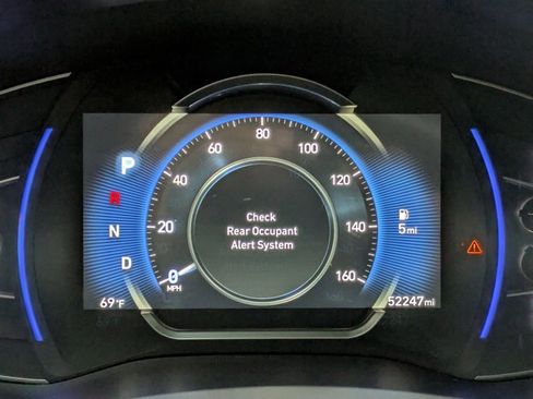 Used 2020 Hyundai Santa Fe Limited image 11