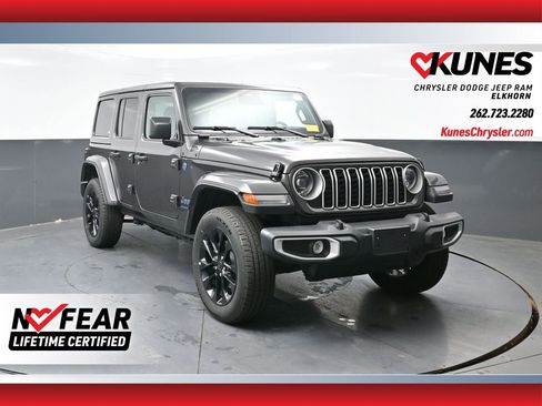 Used 2025 Jeep Wrangler Unlimited Sahara w/ Safety Group image 1