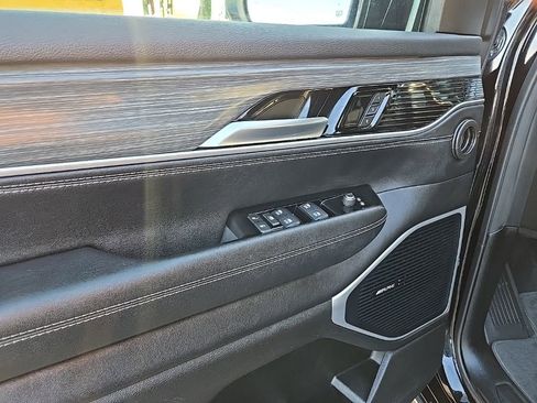 Used 2024 Jeep Wagoneer Series II AWD/4WD image 30