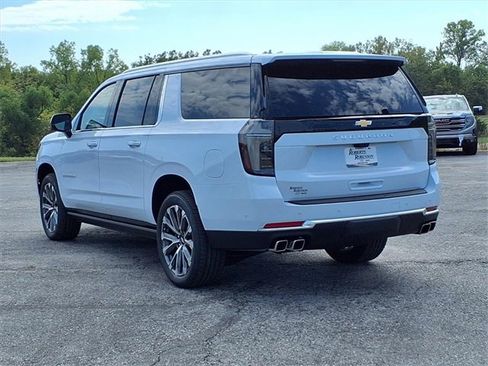 New 2026 Chevrolet Suburban High Country image 5