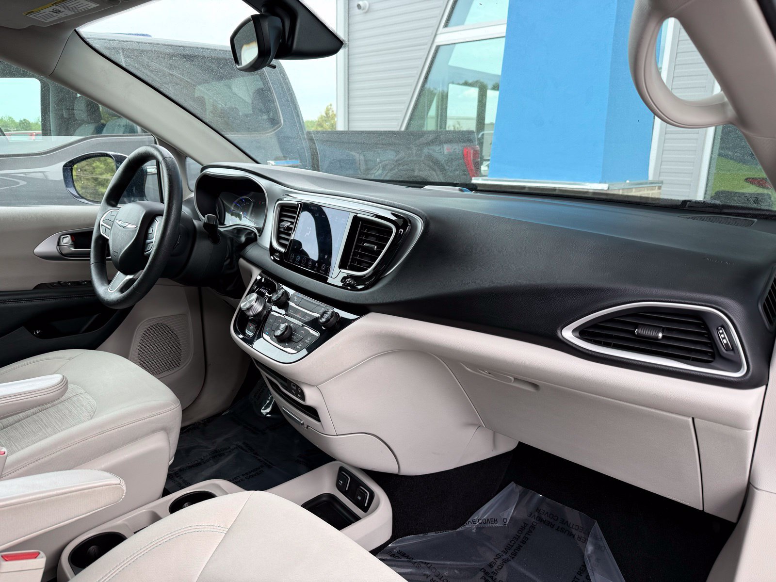 Used 2018 Chrysler Pacifica Touring Plus FWD image 31