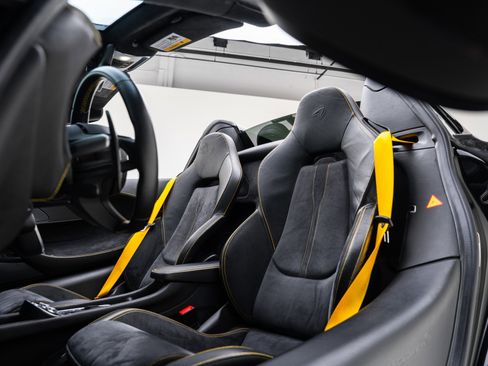 Used 2019 McLaren 570S Spider image 29