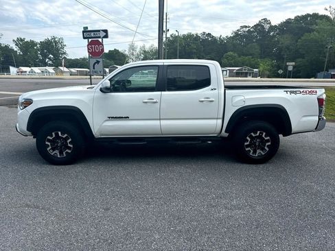 Used 2021 Toyota Tacoma TRD Off-Road image 4