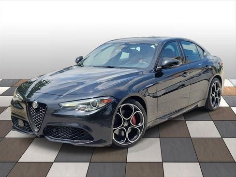 Used 2023 Alfa Romeo Giulia Veloce RWD image 1