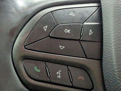 Used 2020 Jeep Cherokee Trailhawk image 12