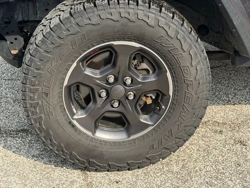 Used 2019 Jeep Wrangler Unlimited Rubicon w/ Advanced Safety Group AWD/4WD image 13