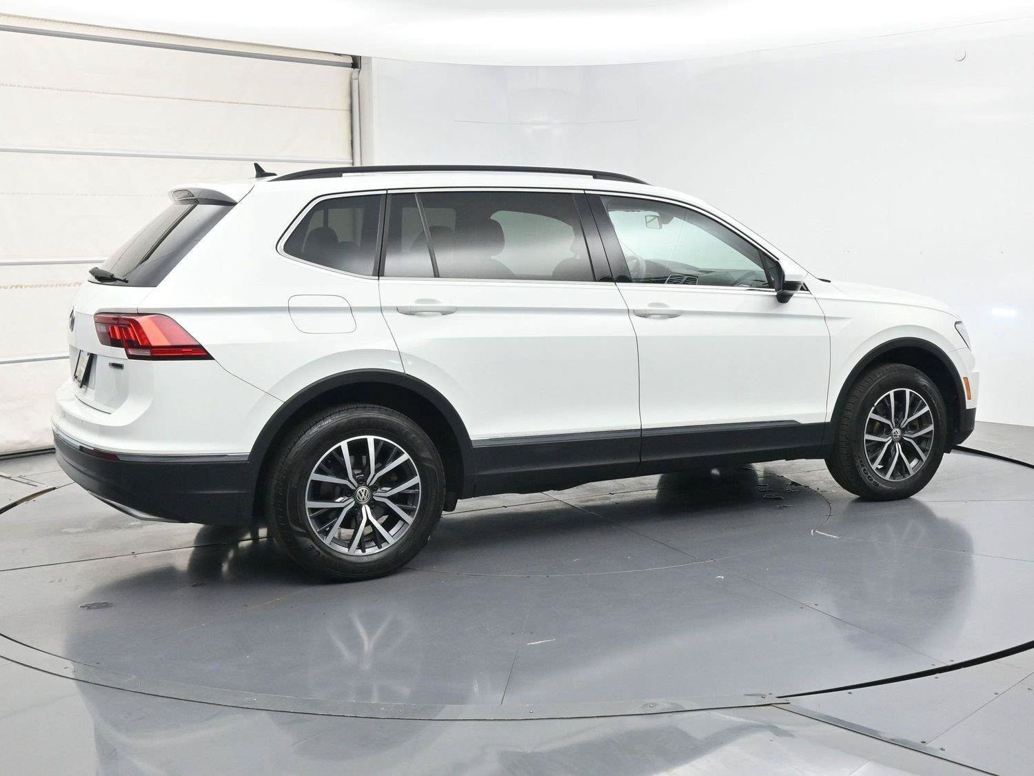 Used 2020 Volkswagen Tiguan SE w/ Panoramic Sunroof Package AWD/4WD image 22