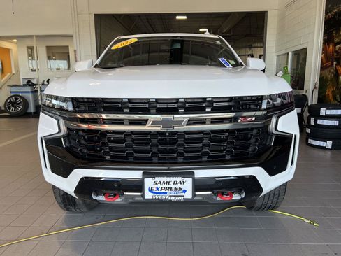 Used 2022 Chevrolet Tahoe Z71 w/ Luxury Package AWD/4WD image 3