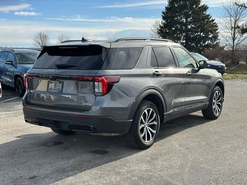 Used 2025 Ford Explorer ST-Line image 8