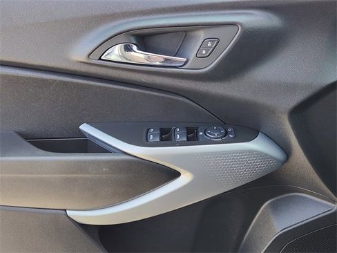 Certified 2024 Chevrolet Trax RS w/ Driver Confidence Package image 22