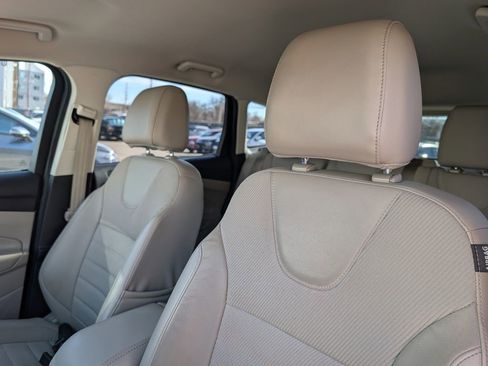 Used 2015 Ford Escape SE w/ SE Chrome Package image 9