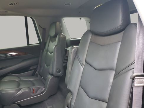 Used 2017 Cadillac Escalade Luxury image 19