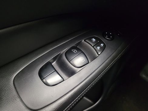 Used 2019 Nissan Pathfinder SV image 27