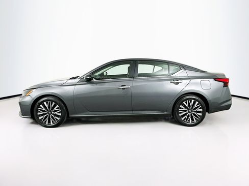 Used 2025 Nissan Altima 2.5 SV FWD image 4