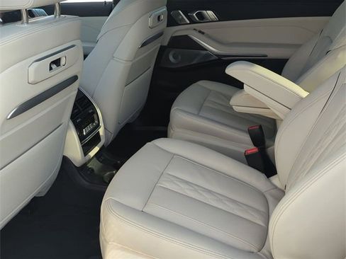 New 2026 BMW X7 M60i image 15