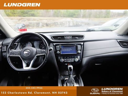 Used 2017 Nissan Rogue SV w/ SV Premium Package image 4