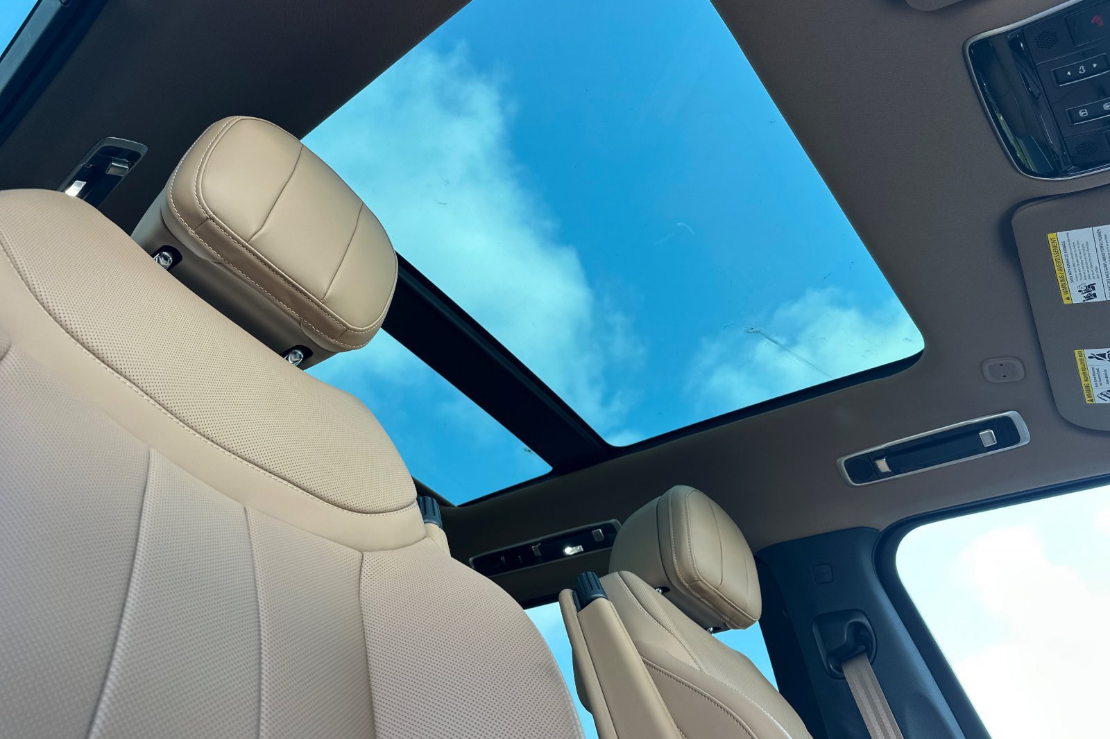 New 2026 Land Rover Range Rover Long Wheelbase SE AWD/4WD image 17