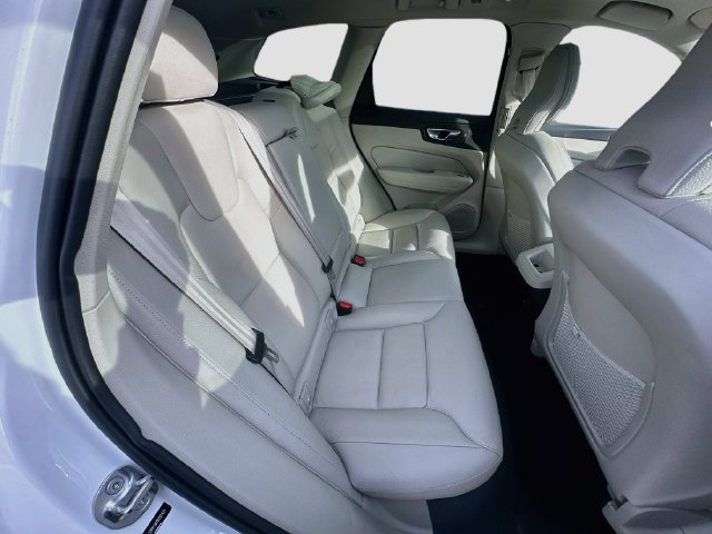 Used 2022 Volvo XC60 B5 Momentum AWD/4WD image 28